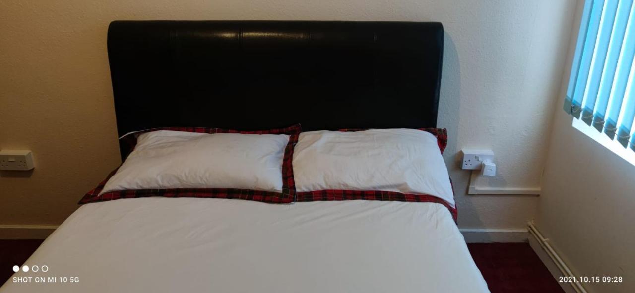 Nice Double Bedroom At Streatham Place Londra